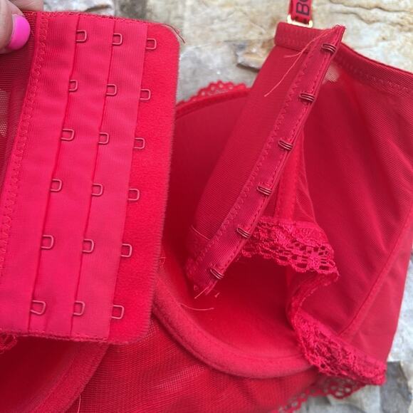 BCBGeneration Multi-Style PUSH-UP Red lace bra size 38C NEW - Picture 6 of 7